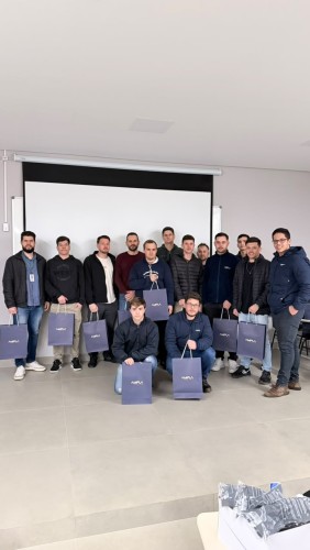 Estudantes de Engenharia vivenciam na prática os desafios do setor industrial em visita à Ampla