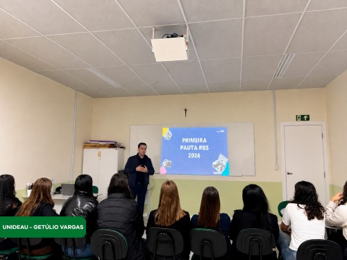 Jornalista Mateus Rodighero compartilha experiências e apresenta o projeto Primeira Pauta RBS no Centro Universitário IDEAU
